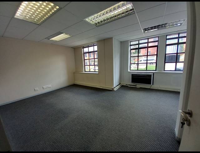 427M² OFFICE TO LET IN BRYANSTON